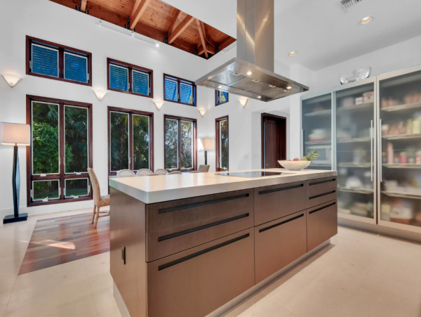 Luxury Coastal Retreat in Naples - Your Perfect Getaway